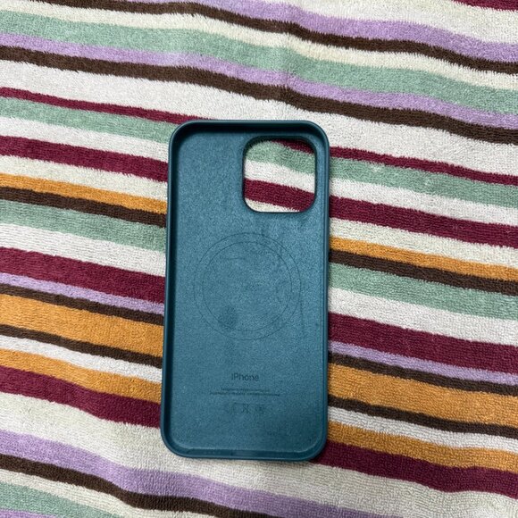 iPhone 16 Pro Max Silicone Case with MagSafe – Lake Green - Picture 3 of 4